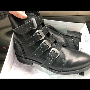 *SOLD*Steve Madden Purdue boots size 9